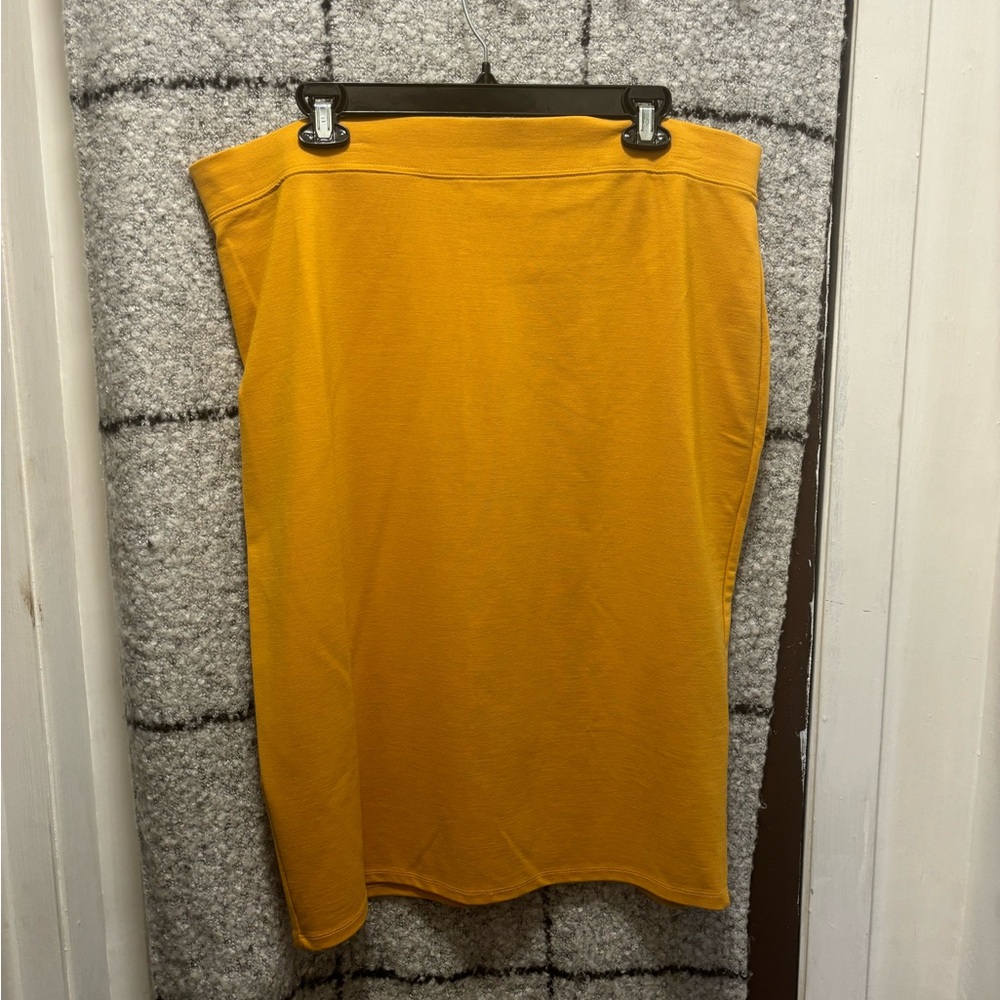Maxi gold spandex skirt